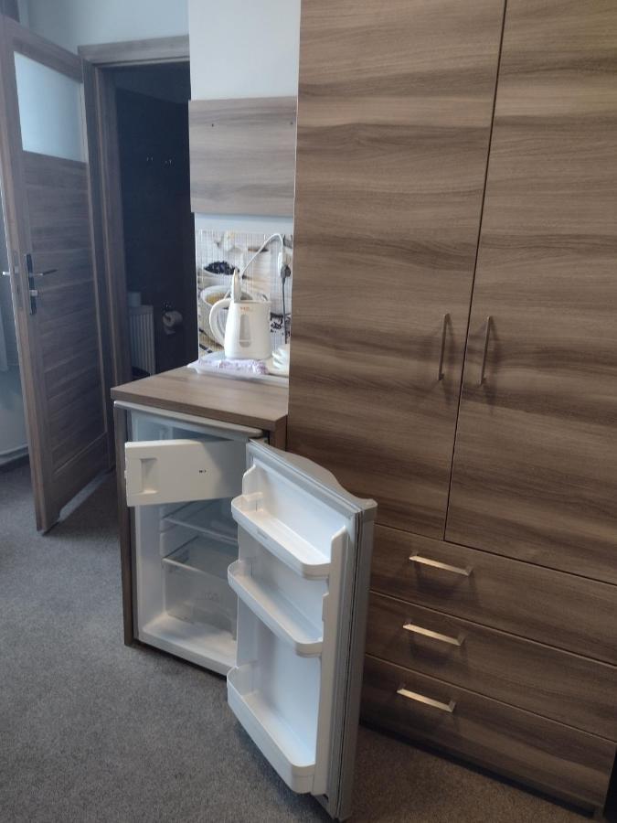 Hostel Helios Września エクステリア 写真