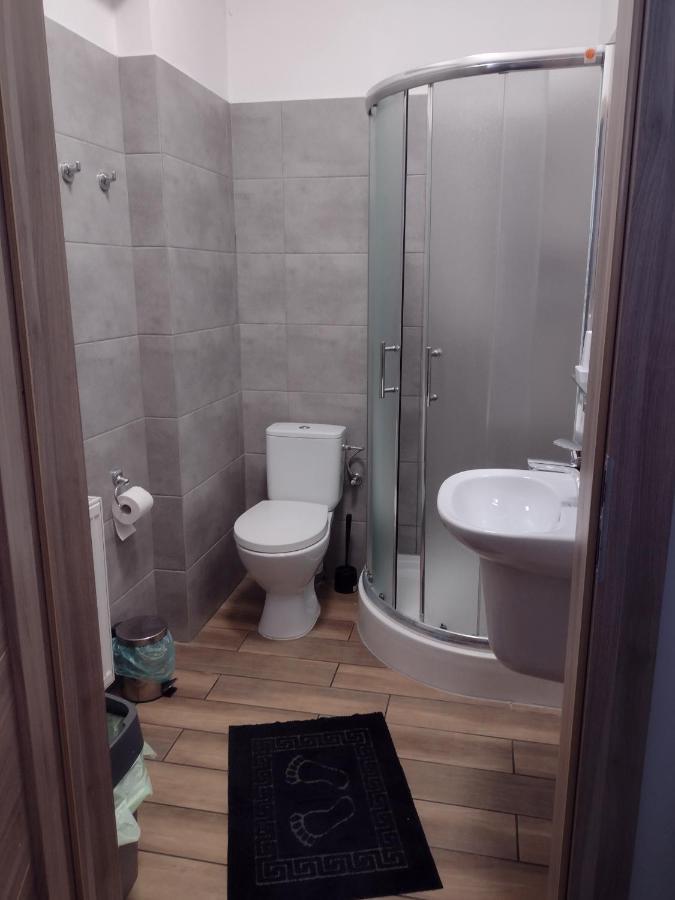 Hostel Helios Września エクステリア 写真