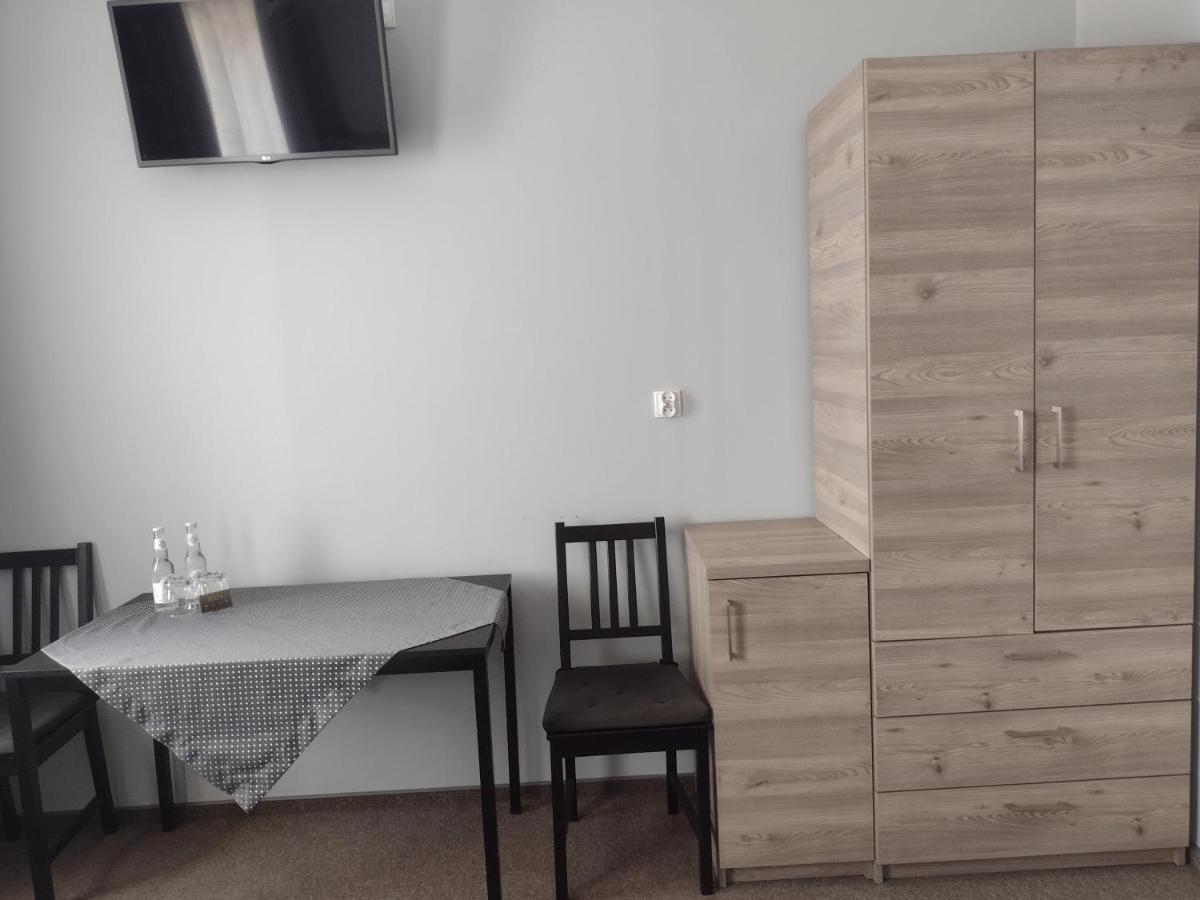 Hostel Helios Września エクステリア 写真