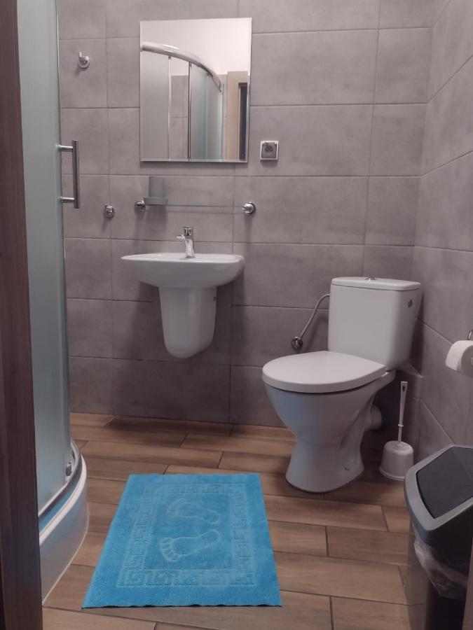 Hostel Helios Września エクステリア 写真
