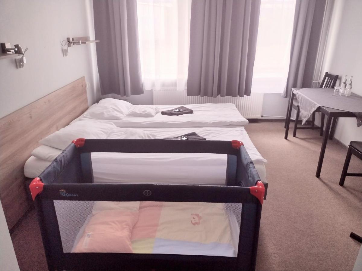 Hostel Helios Września エクステリア 写真