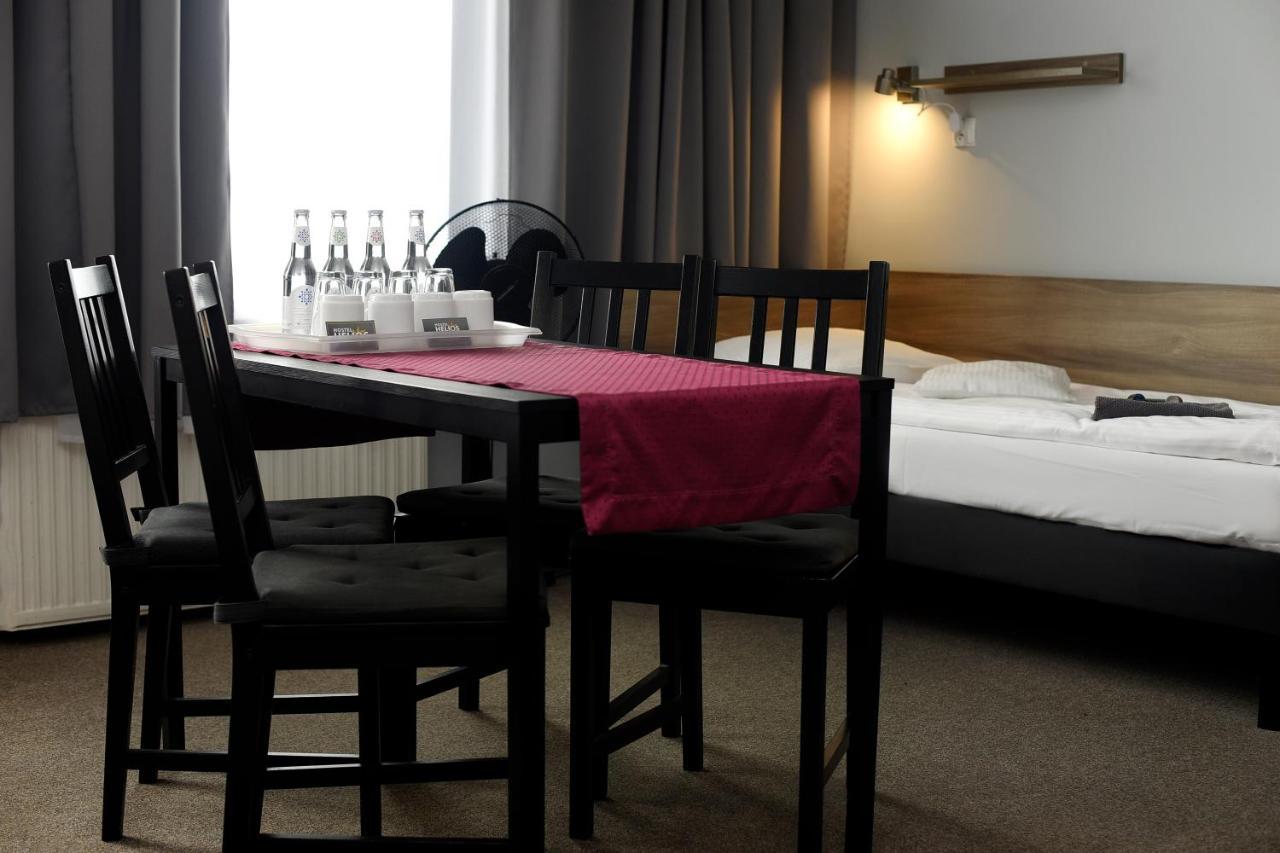 Hostel Helios Września エクステリア 写真